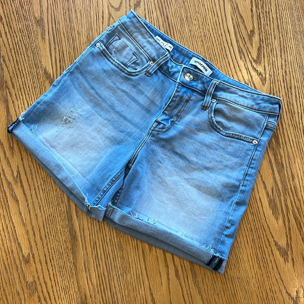 NWOT VIGOSS Marley Cuffed Distressed Short